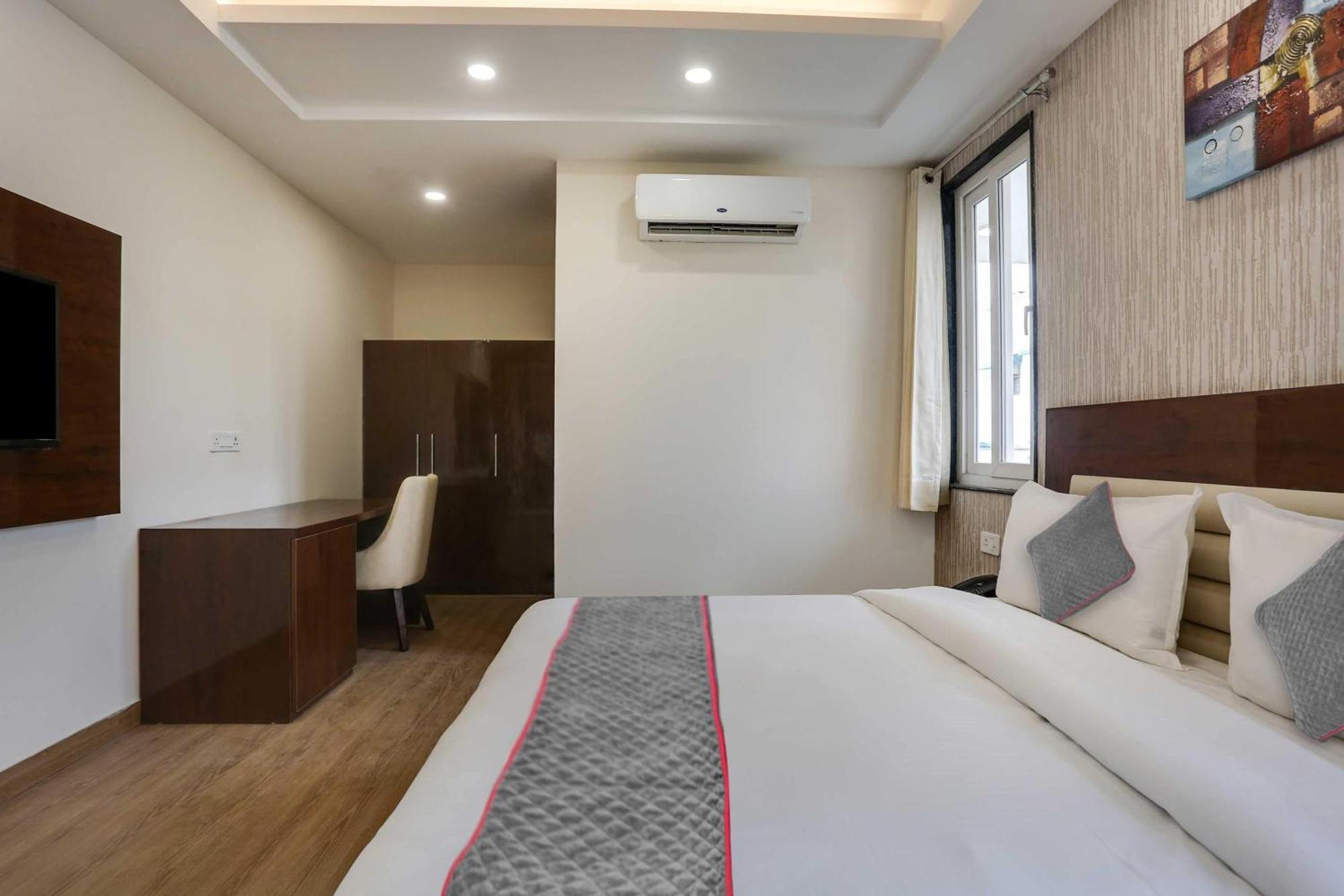Townhouse The Adore Inn Gurgaon Exterior photo