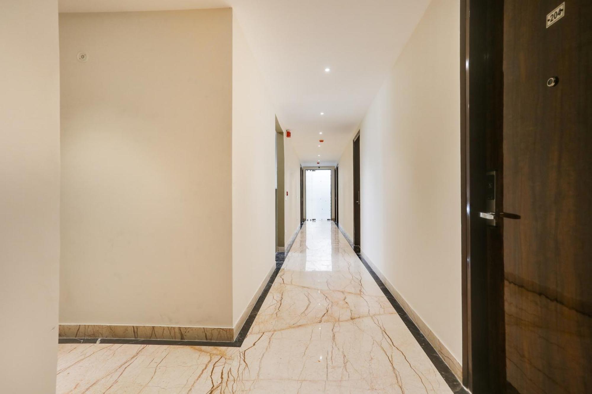 Townhouse The Adore Inn Gurgaon Exterior photo