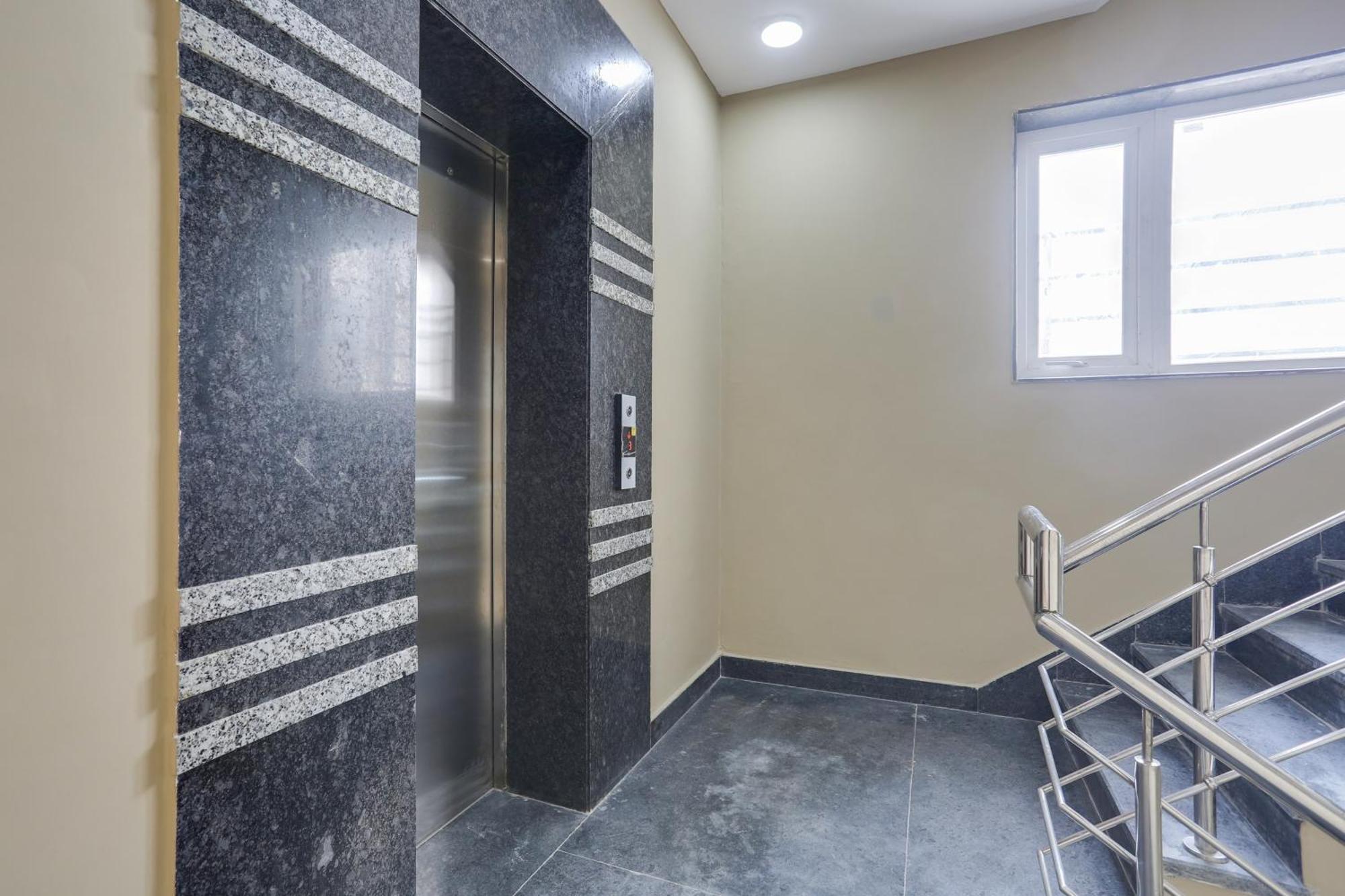 Townhouse The Adore Inn Gurgaon Exterior photo
