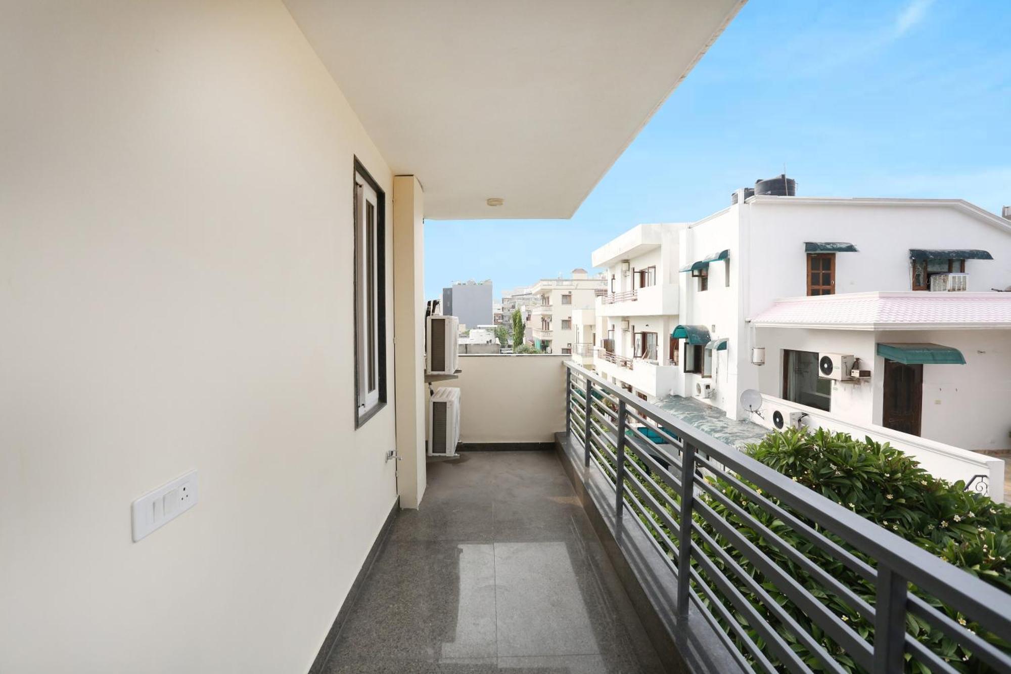 Townhouse The Adore Inn Gurgaon Exterior photo